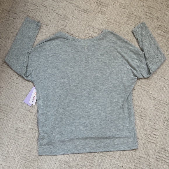 Super soft long sleeve round neck grey top - new with tags Size Small oversized - Picture 13 of 15